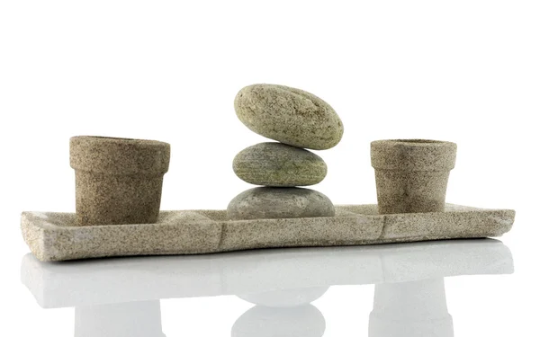 Тарілка з камінням у балансі — стокове фото