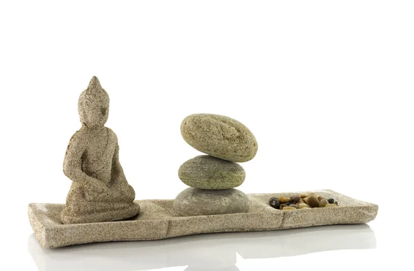 Teller mit Steinen und Budha im Gleichgewicht — Stockfoto