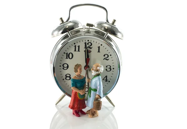 Couple plus âgé attendant à l'horloge — Photo