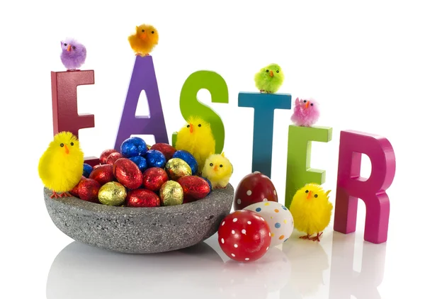 Tallrik med påsk ankor och ägg — Stockfoto