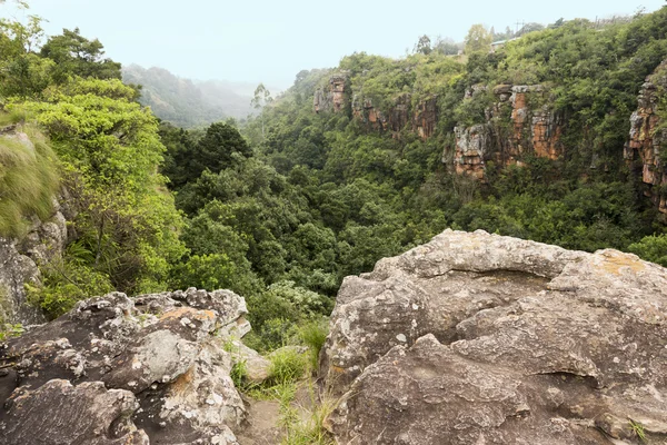 Klipporna och bergen runt sabie Sydafrika — Stockfoto