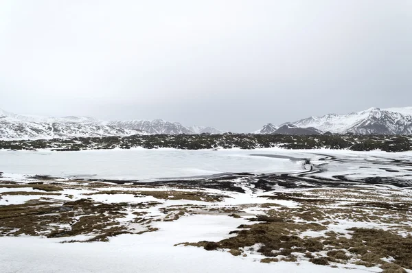 A Islândia montanhas e lago — Stok fotoğraf