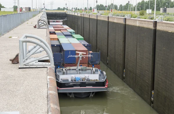 Ship in lock in netherlands — Stock Photo, Image