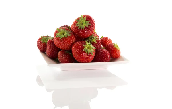 红色草莓盘 — 图库照片