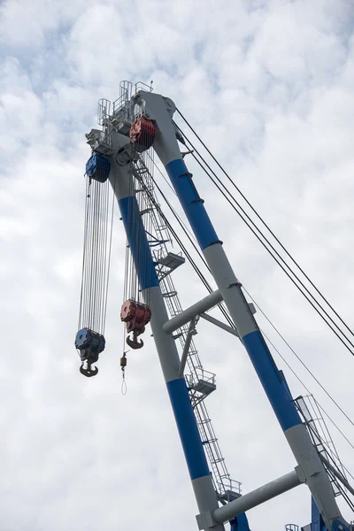 Grúa muy grande en el puerto de Rotterdam — Foto de Stock