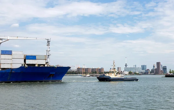 Containerfartyg in rotterdam hamn — Stockfoto
