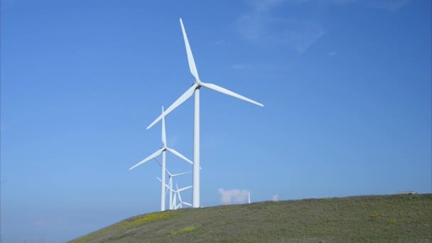 Potencia mediante molinos de viento — Vídeo de stock