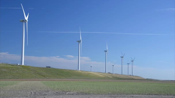 Energia por moinhos de vento — Vídeo de Stock