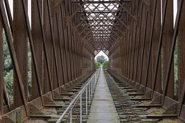 Old steel railway bridge — Stock Photo, Image