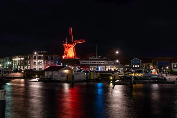 Hollanda 'daki yel değirmeni Hellevoetsluis — Stok fotoğraf