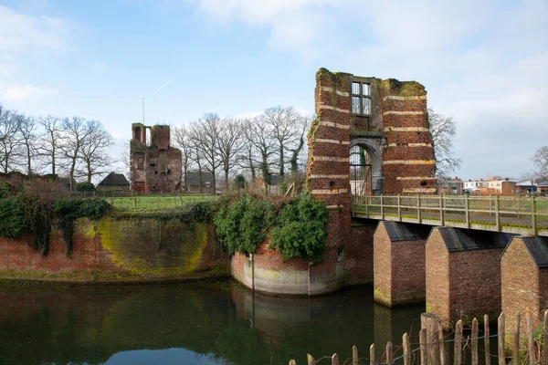 Ruins of an old castle in the town of Batenburg — Stock Photo, Image