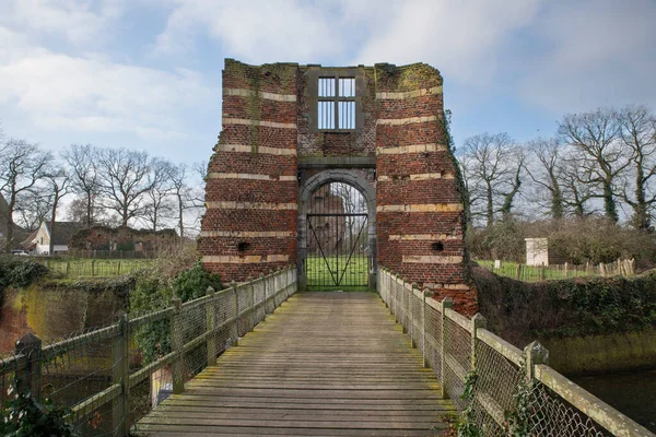 Ruins of an old castle in the town of Batenburg — Stock Photo, Image