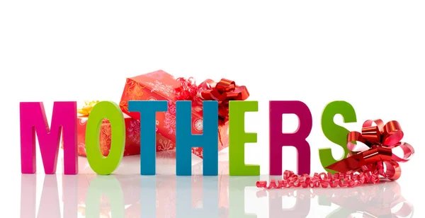 Text zum Muttertag mit Geschenken auf weißem Hintergrund — Stockfoto