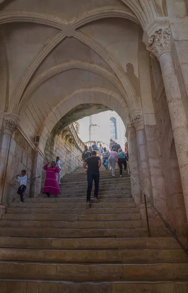 Rocamadour Frankrijk 2022 Mensen Steile Treden Grote Trap Bij Bedevaartplaats — Stockfoto