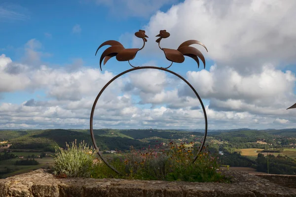 Domme Francja Symboliczne Koguty Widok Dolinę Dordogne Murów Starego Miasta — Zdjęcie stockowe