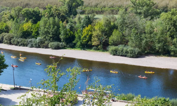 프랑스 Domme 2022 사람들이 도르도 강에서 카약을 카약으로 유명하다 — 스톡 사진