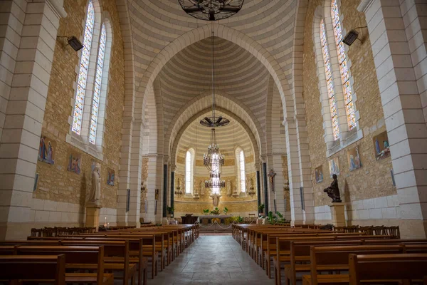 Igreja Interior Saint Pierre Liens Montignac França Com Bancos Vitrais — Fotografia de Stock