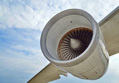 uçak motoru
