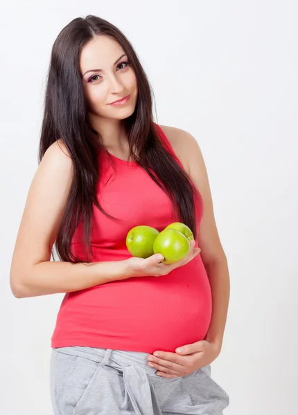 Zwangere vrouw met appel — Stockfoto