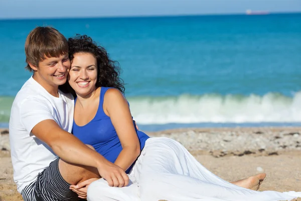 Familie op het strand — Stockfoto