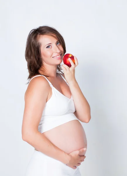 Schwangere mit Apfel — Stockfoto