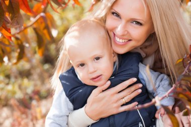 Anne ile oğlu Bahçe