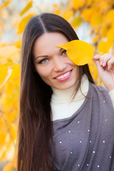 Girl portrait in autumn garden — Stok fotoğraf