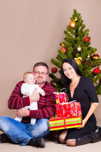 Family near christmas pine — Stock Photo, Image