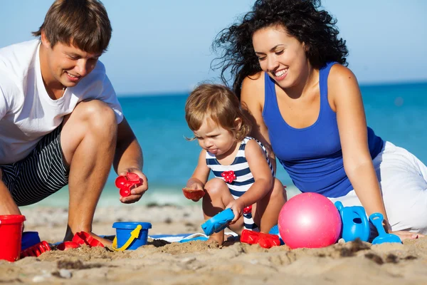 Famiglia sulla spiaggia Immagine Stock