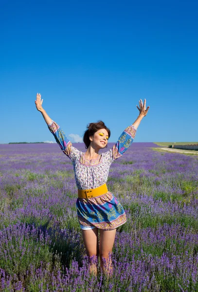 Girl on lavender field — Stock Photo, Image