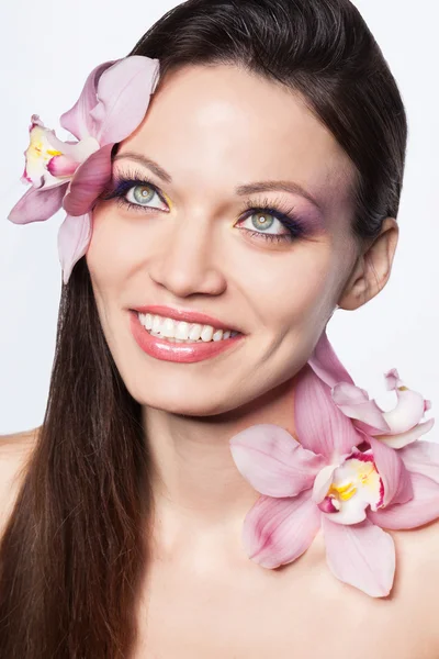 Girl with orchid flowers in hair — Stock Photo, Image