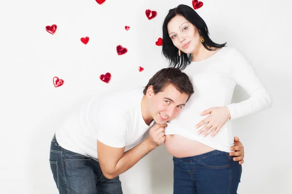 Madre embarazada y padre feliz —  Fotos de Stock
