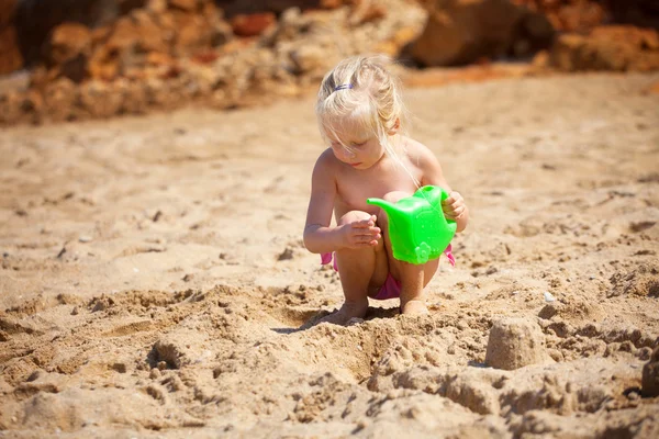 Dziecko na plaży — Zdjęcie stockowe