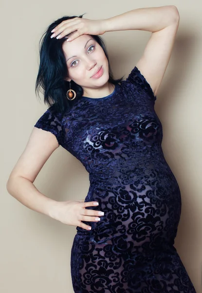 Portrett av en gravid kvinne – stockfoto