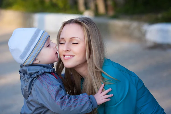 Mutter mit Sohn — Stockfoto