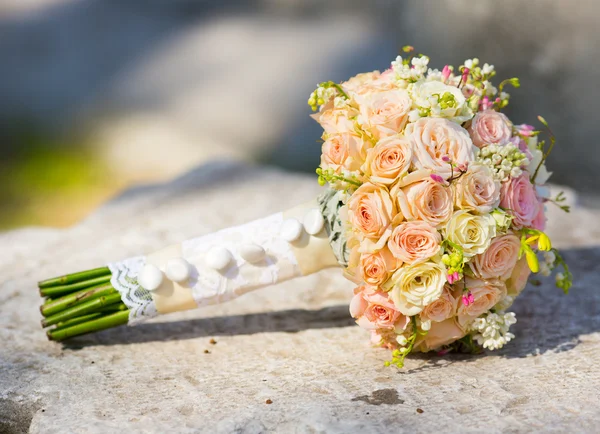 Buquê de rosas nupciais — Fotografia de Stock