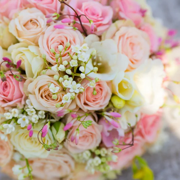 Весільний букет з троянд — стокове фото