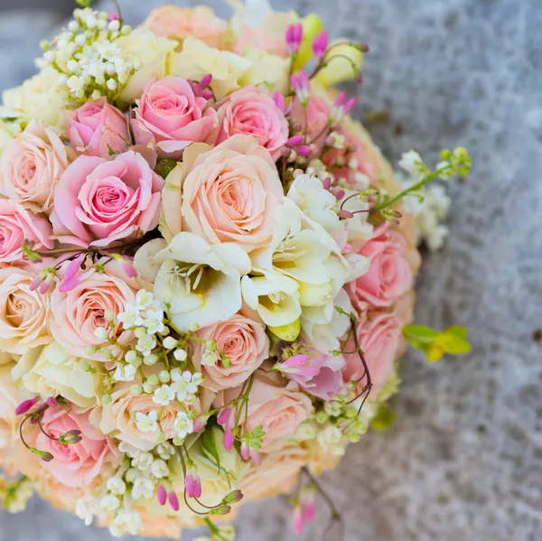 Buquê de rosas nupciais — Fotografia de Stock