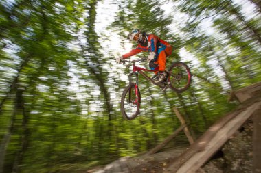 yokuş aşağı binici