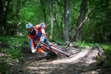 yokuş aşağı binici