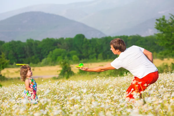 Otec si hraje s dcerou — Stock fotografie