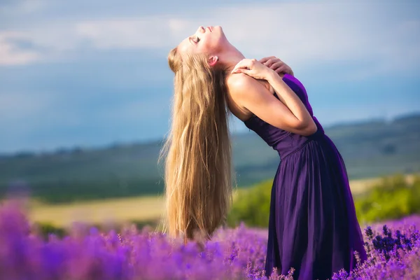 Girl on the lavender field — Stock Photo, Image