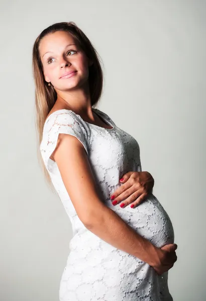 Zwangere vrouw in studio — Stockfoto