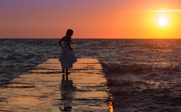 Dziewczyna na plaży — Zdjęcie stockowe