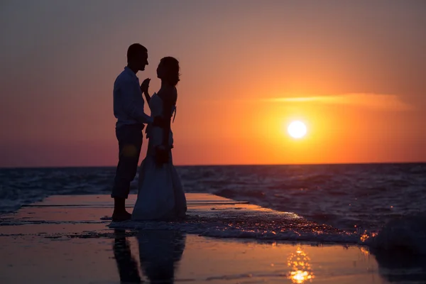 Casal na praia — Fotografia de Stock