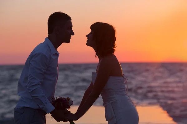 Casal na praia — Fotografia de Stock