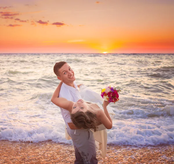 Casal na praia — Fotografia de Stock