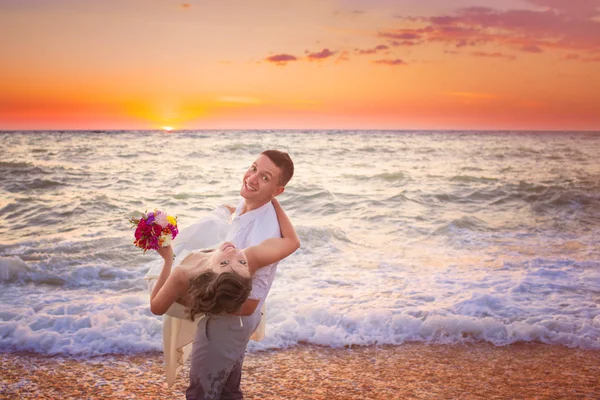 Casal na praia — Fotografia de Stock