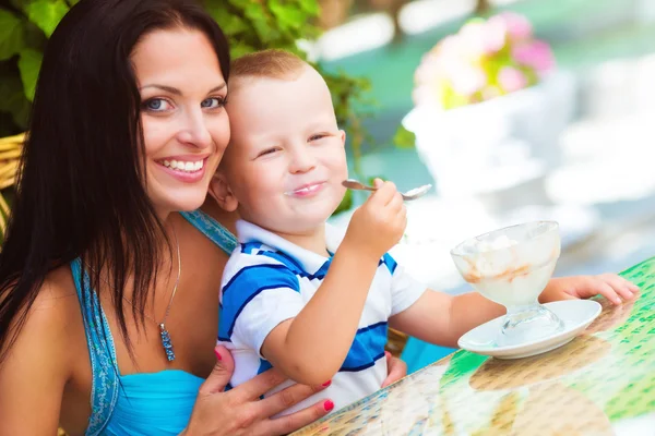 Madre con figlio — Foto Stock