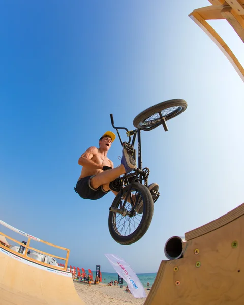 BMX Rider on ramp — Stock Photo, Image